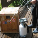 木箱の噴霧消毒